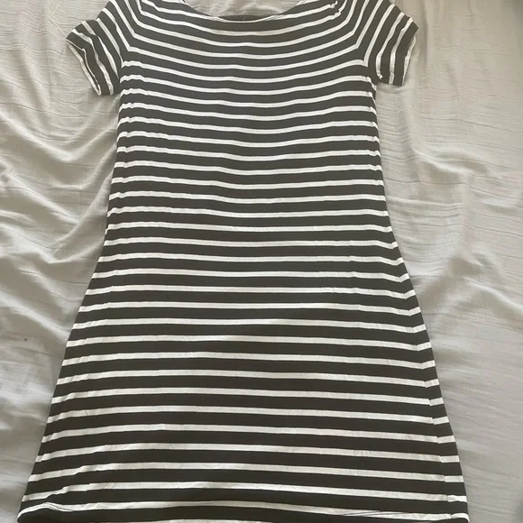 hollister black and white dress Hollister Women's Black Floral Wrap Dress M – Preworn main image 0